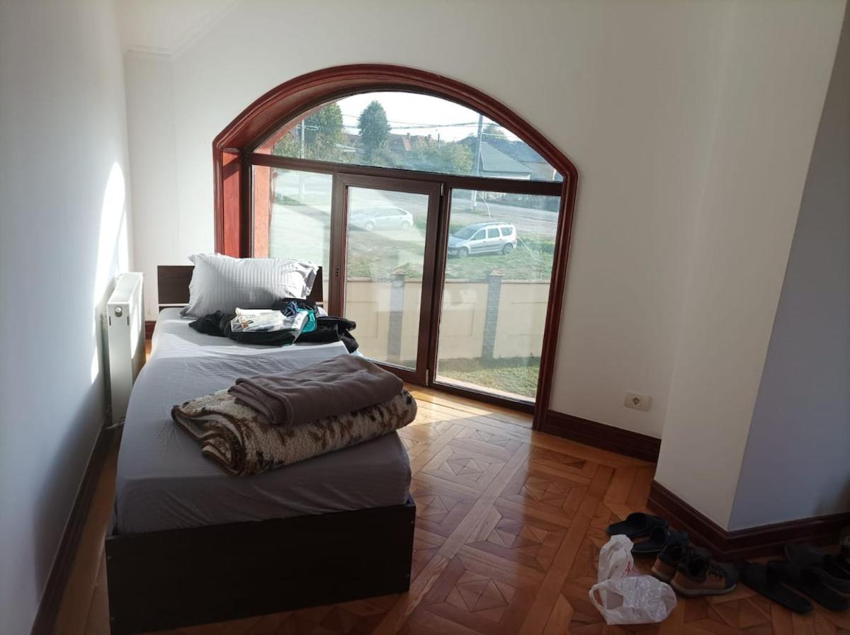 Casa De Vacanta Târgu Jiu Exteriör bild