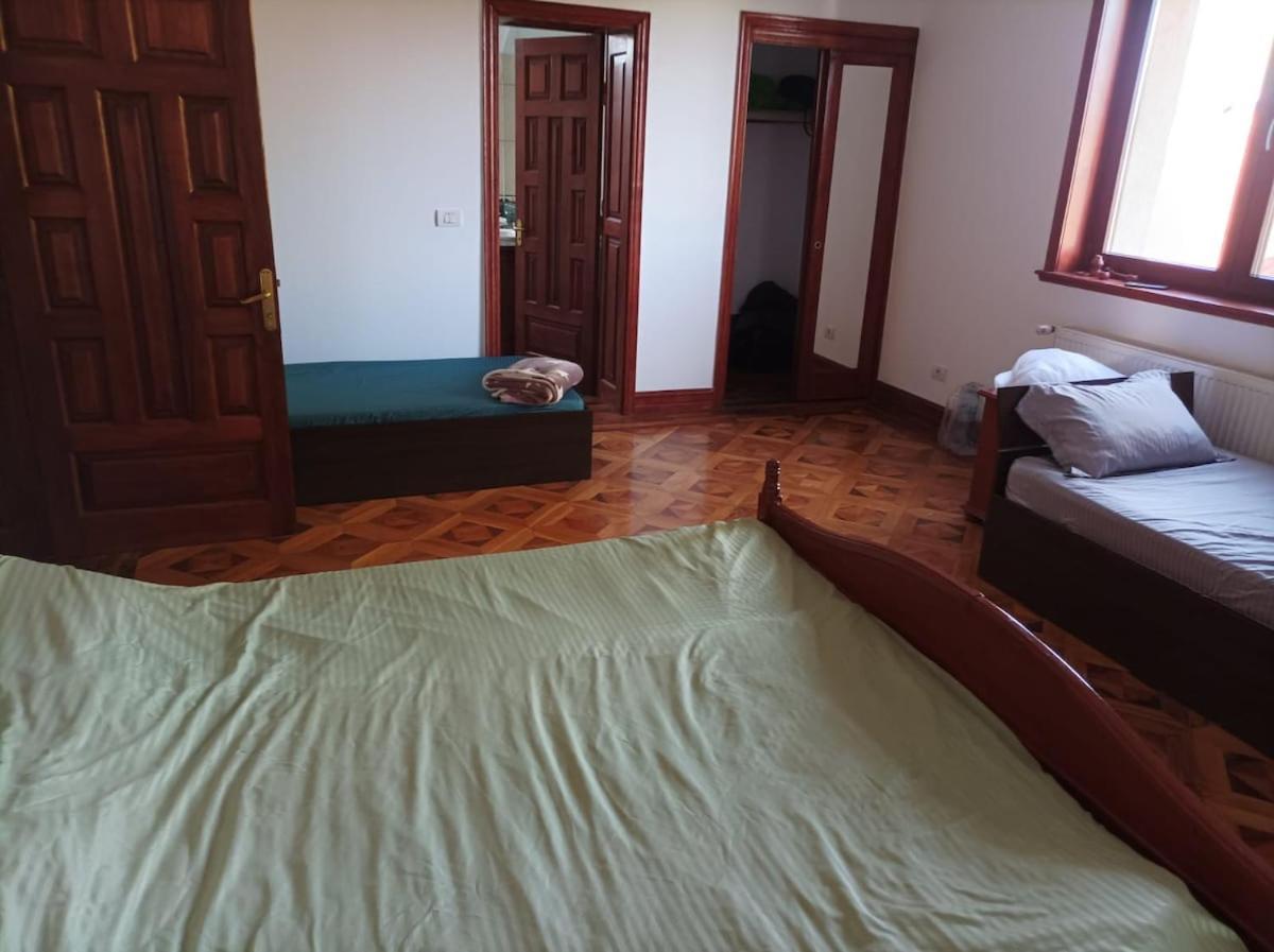 Casa De Vacanta Târgu Jiu Exteriör bild