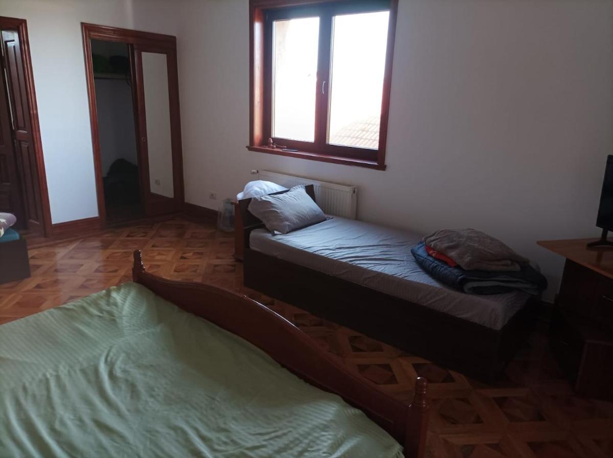 Casa De Vacanta Târgu Jiu Exteriör bild